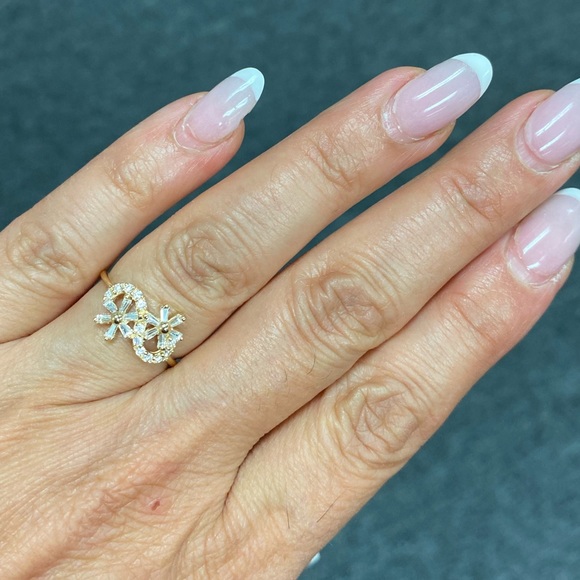 New Solid 14K Yellow Gold Fancy CZ Flower Ring - Picture 3 of 8